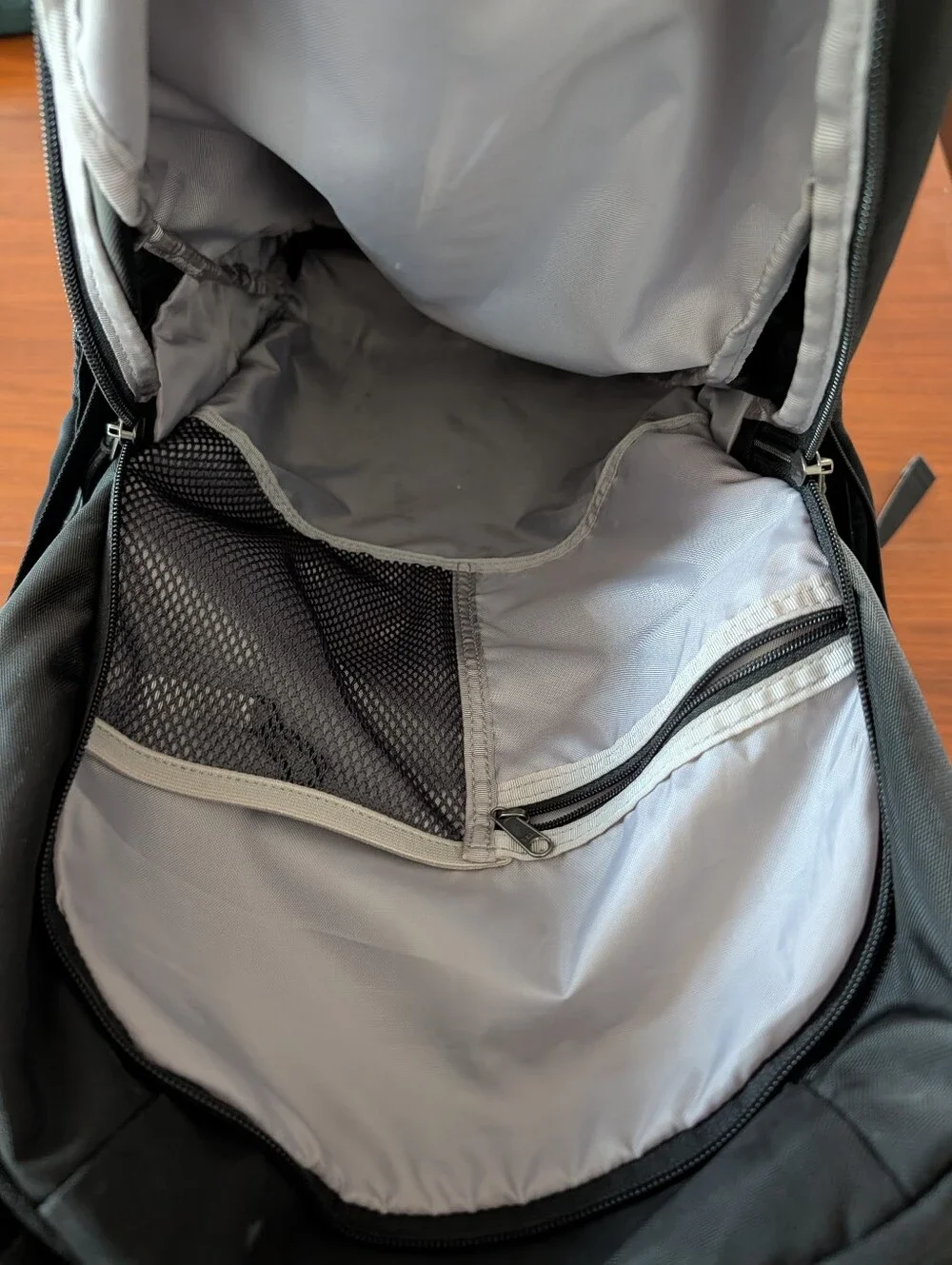 Patagonia Refugio 28L Backpack Black Hiking Everyday Pack Pre Owned W/ Logo